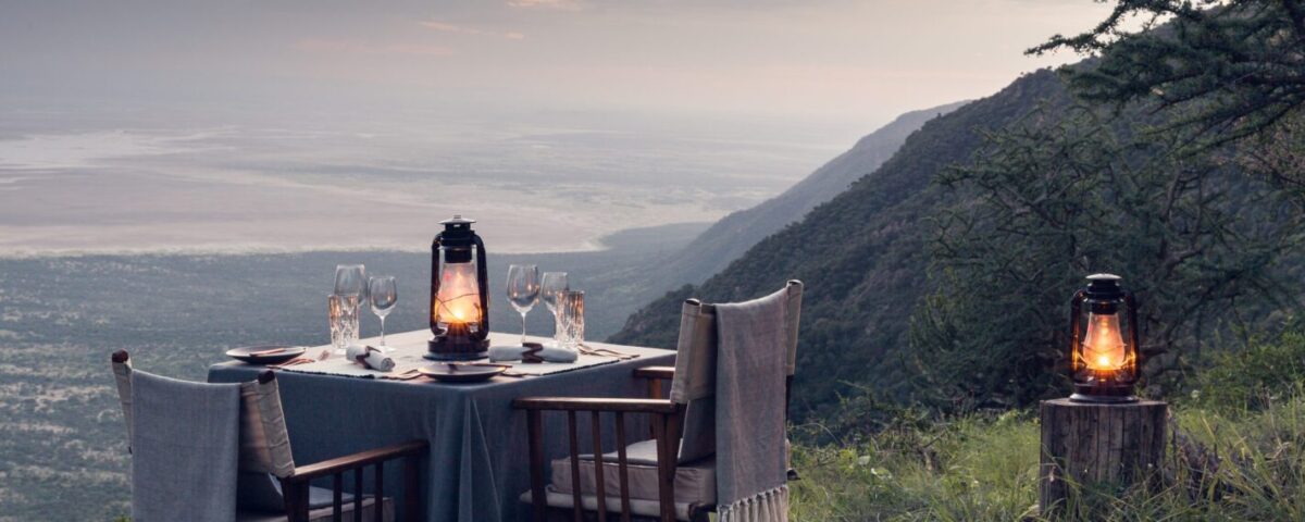 What Unique Architectural Style Sets The Highlands Apart from Traditional Canvas Safari Camps?